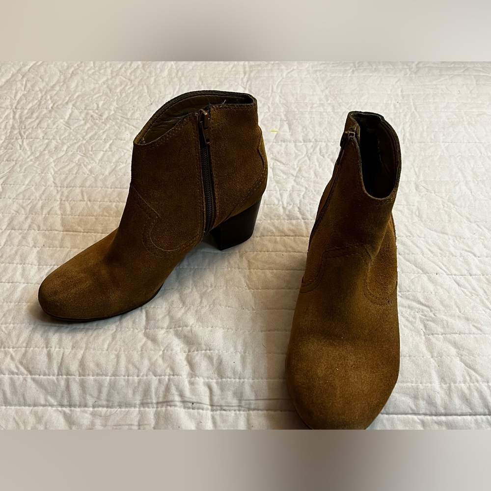 Antonio Melani Thia Women's Suede Leather Ankle Boots w/zip Chestnut